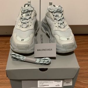 AUTHENTIC Balenciaga Triple S Air Pearl Grey Sz 37